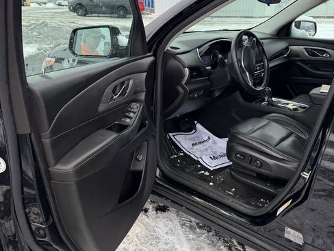 Used 2020 Chevrolet Traverse LT image 8