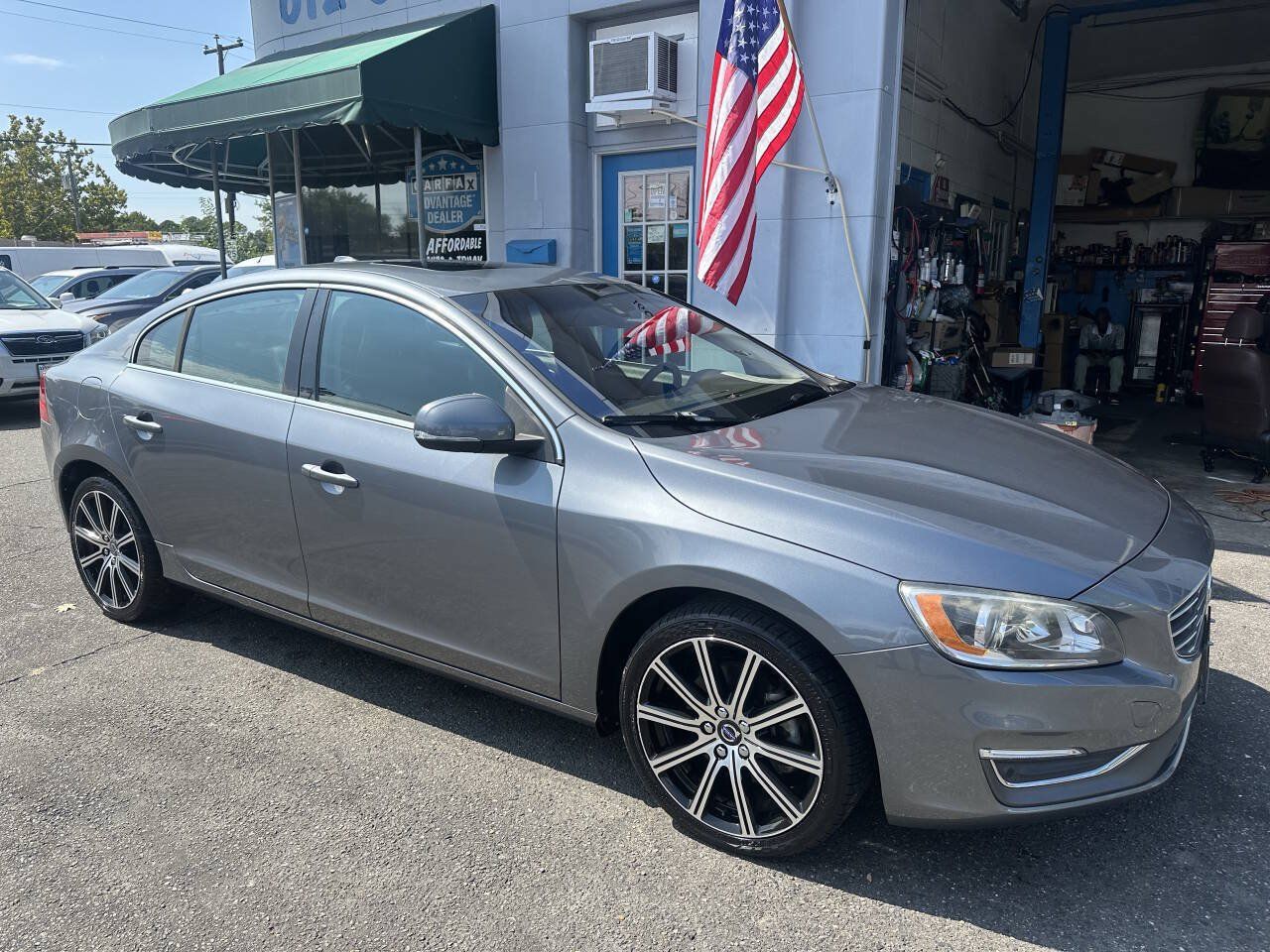 Used 2017 Volvo S60 T5 Inscription FWD image 4