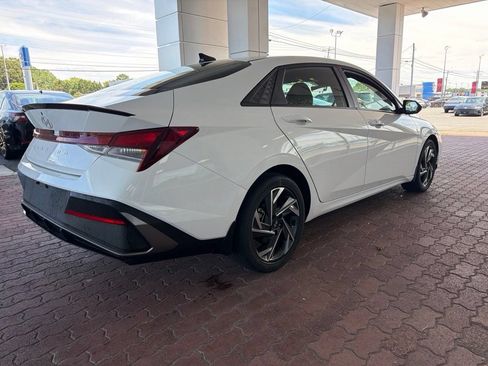 Used 2025 Hyundai Elantra Sport FWD image 8