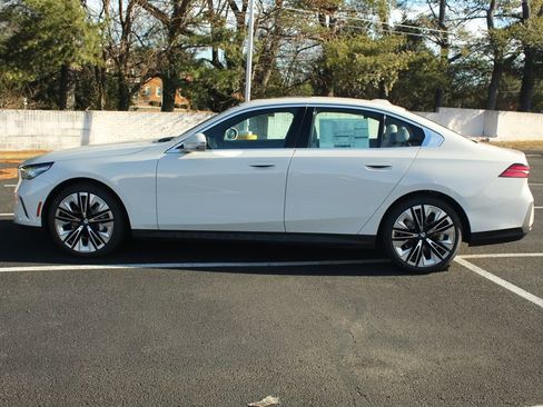 New 2026 BMW 530i xDrive w/ Premium Package AWD/4WD image 5