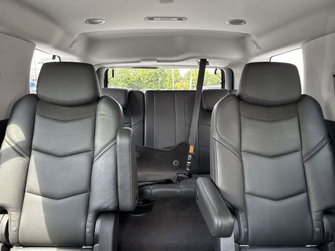 Used 2020 Cadillac Escalade Luxury AWD/4WD image 18