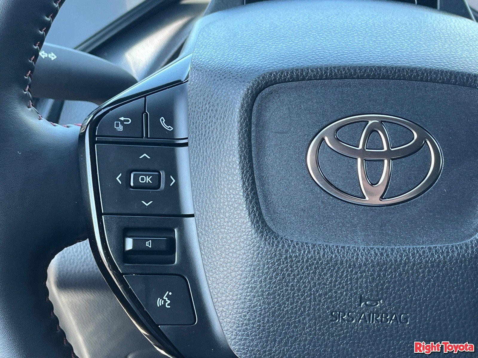 Certified 2025 Toyota Prius Plug-In Hybrid FWD image 23