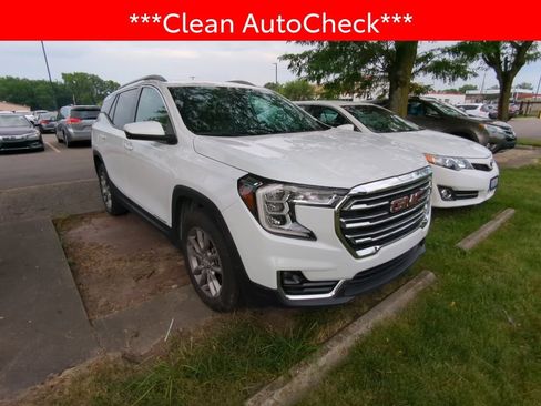 Used 2024 GMC Terrain SLT AWD/4WD image 3