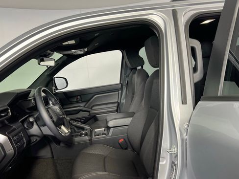 Used 2025 Toyota 4Runner SR5 image 18