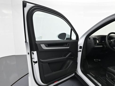 New 2026 Porsche Cayenne S image 15