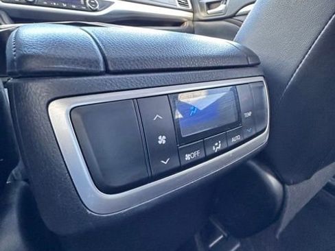 Used 2017 Toyota Highlander XLE image 30