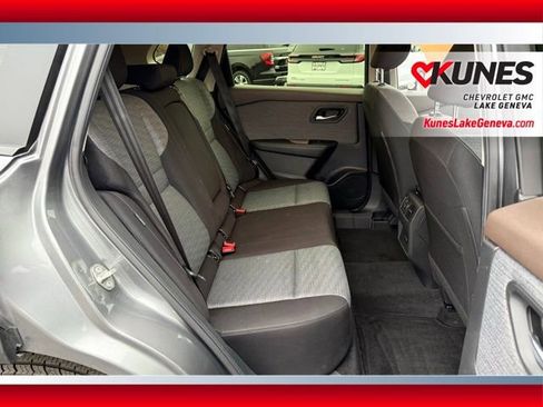 Used 2023 Nissan Rogue SV image 15