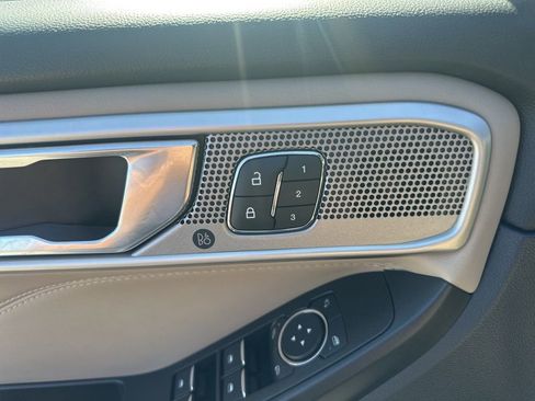 Used 2020 Ford Explorer Limited image 11