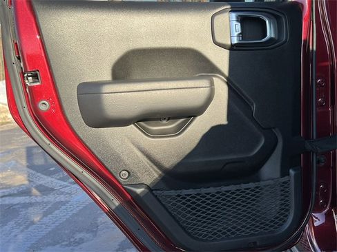 Certified 2022 Jeep Gladiator Sport image 35