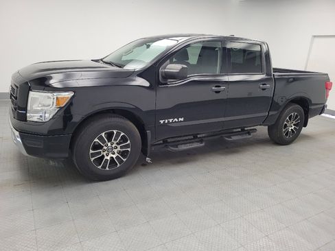 Used 2022 Nissan Titan SV image 2