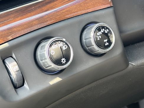 Used 2018 Cadillac Escalade Luxury image 17