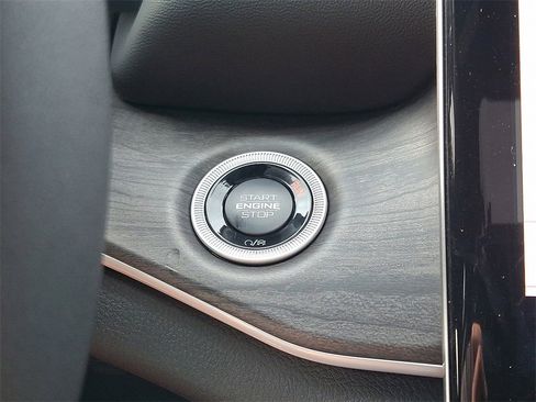 New 2025 Jeep Grand Cherokee Limited w/ Black Appearance Package image 17