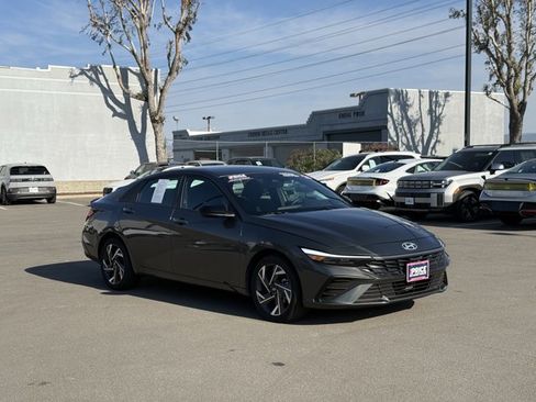 Certified 2025 Hyundai Elantra SEL image 4