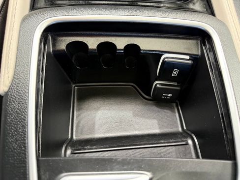 Used 2023 Chrysler Pacifica Limited FWD image 43