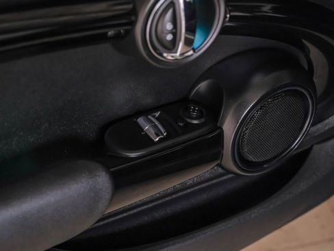 Used 2019 MINI Cooper S image 36