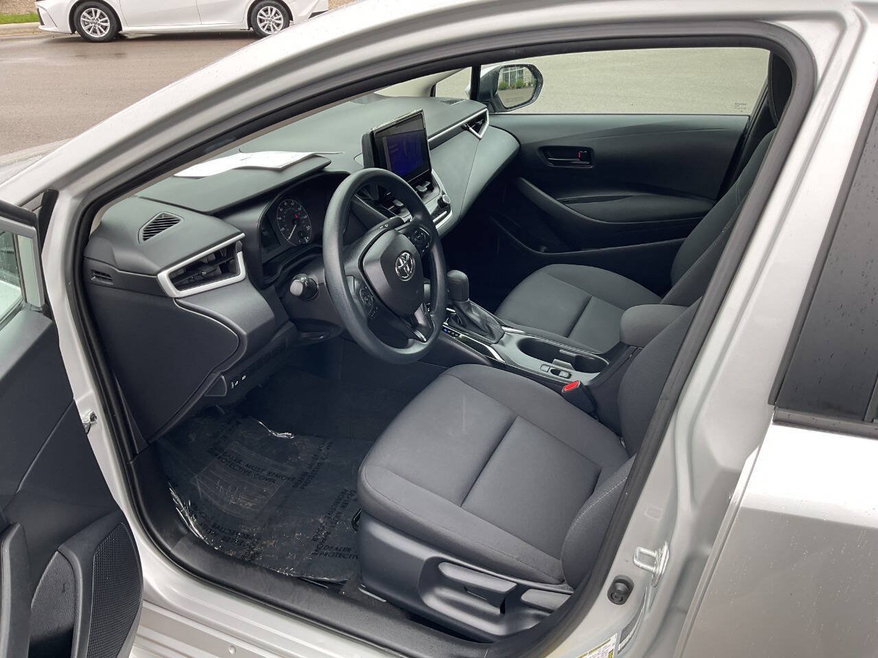 Used 2025 Toyota Corolla LE FWD image 14