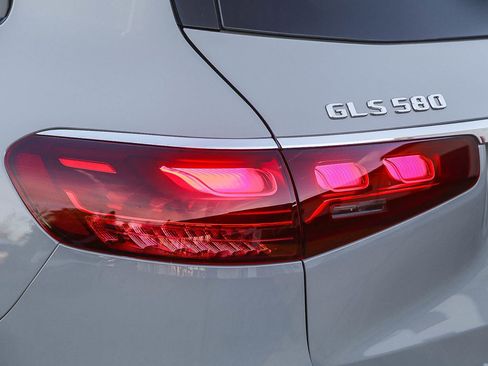 New 2026 Mercedes-Benz GLS 580 4MATIC image 8
