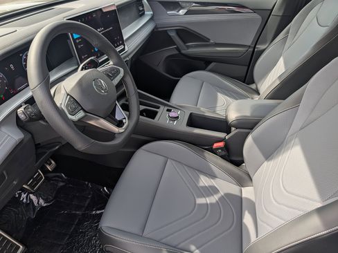 New 2026 Volkswagen Tiguan SE R-Line AWD/4WD image 9