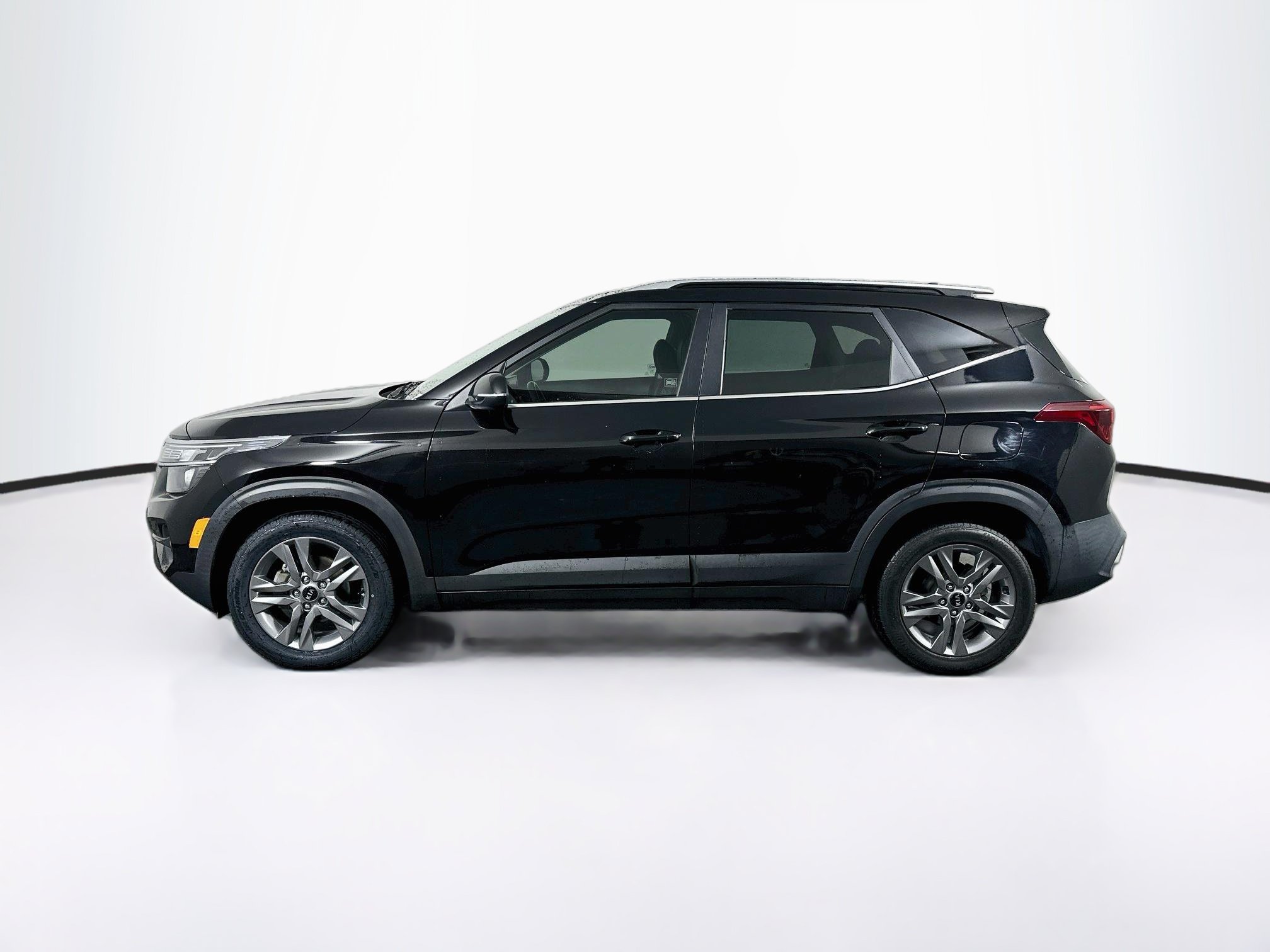 Used 2021 Kia Seltos S FWD image 4