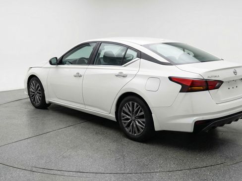 Used 2025 Nissan Altima 2.5 SV image 6
