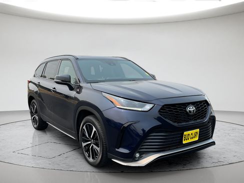 Used 2022 Toyota Highlander XSE AWD/4WD image 1