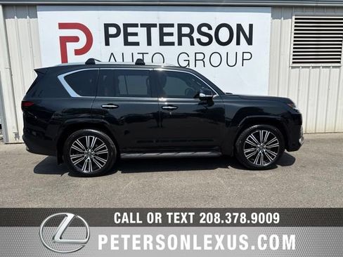 Used 2025 Lexus LX 600 4WD w/ Accessory Package (2T) image 3