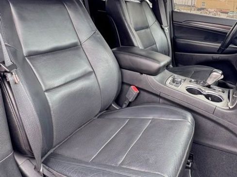 Used 2021 Jeep Grand Cherokee Limited w/ Luxury Group II image 12