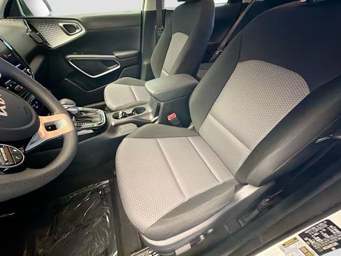 Used 2024 Kia Soul S FWD image 11