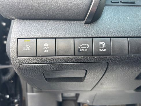 Used 2020 Toyota Camry LE image 13