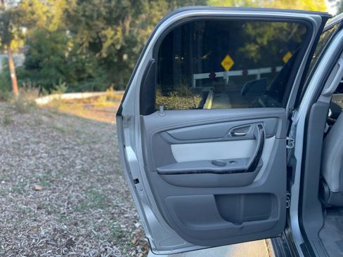 Used 2014 GMC Acadia SLT image 24