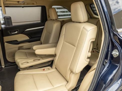 Used 2014 Toyota Highlander XLE AWD/4WD image 13