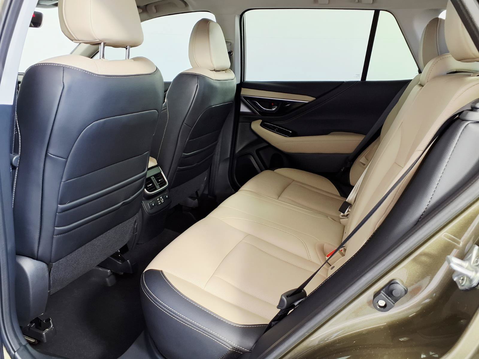 Used 2025 Subaru Outback Limited AWD/4WD image 10