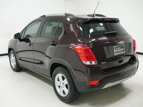 Used 2022 Chevrolet Trax LT w/ LPO, Cargo Package image 6
