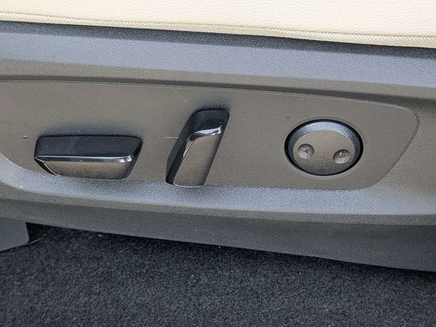 Used 2025 Nissan Pathfinder SL FWD image 22