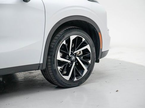 Used 2024 Mitsubishi Outlander SE image 8