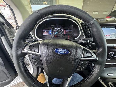 Used 2016 Ford Edge Titanium image 24