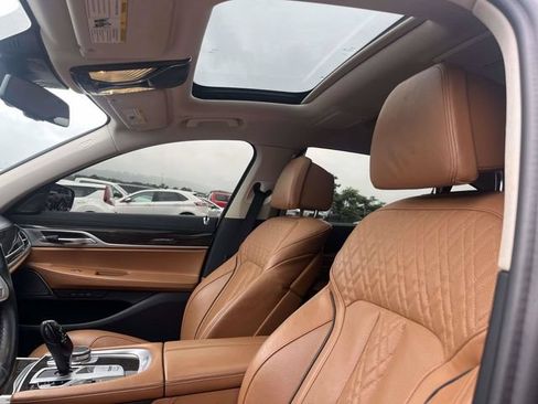 Used 2021 BMW 740i w/ Premium Package RWD image 17