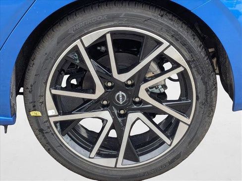 New 2025 Nissan Sentra SR image 9