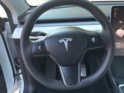 Used 2022 Tesla Model Y Long Range AWD/4WD image 17