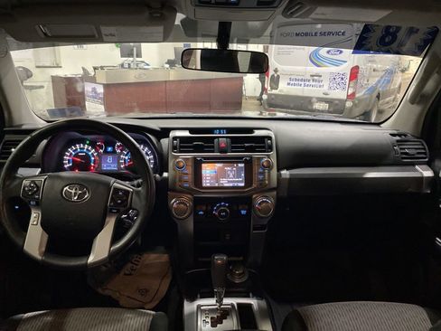 Used 2018 Toyota 4Runner SR5 AWD/4WD image 16