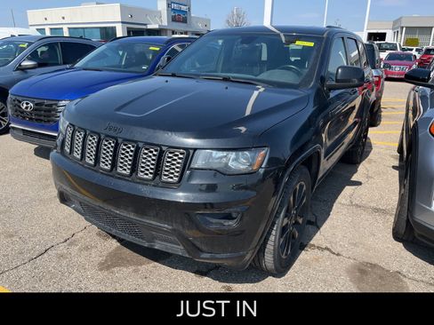 Used 2018 Jeep Grand Cherokee Altitude image 4