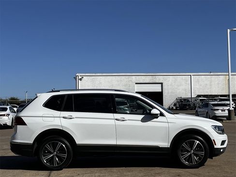 Used 2018 Volkswagen Tiguan SEL image 3