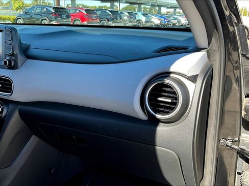 Used 2021 Hyundai Kona SEL FWD image 17