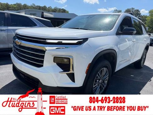 Used 2024 Chevrolet Traverse LT FWD image 1
