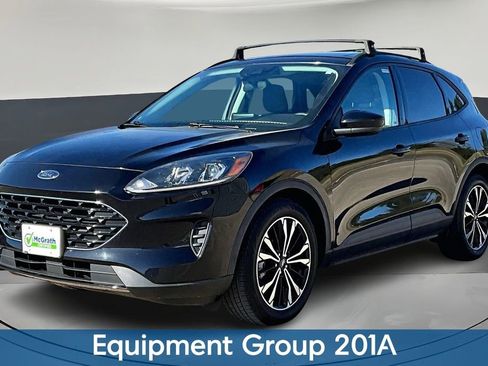 Used 2021 Ford Escape SE w/ SE Sport Appearance Package image 3