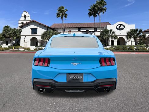 Used 2025 Ford Mustang Coupe RWD image 3