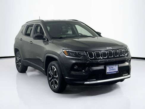 Used 2023 Jeep Compass Limited AWD/4WD image 3