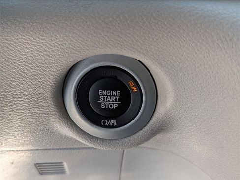 Used 2022 Chrysler Pacifica Touring-L image 25