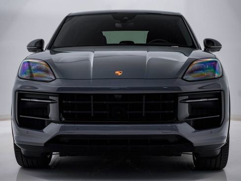 Certified 2025 Porsche Cayenne GTS AWD/4WD image 6