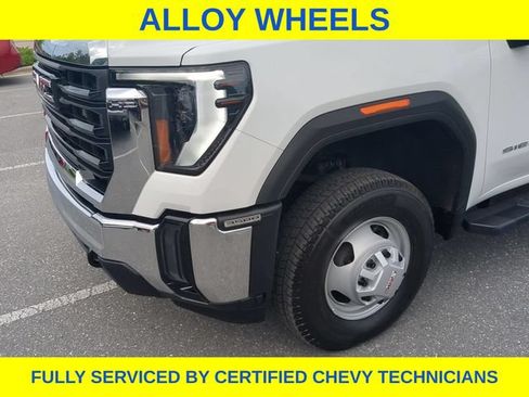 Used 2025 GMC Sierra 3500 Pro AWD/4WD image 15